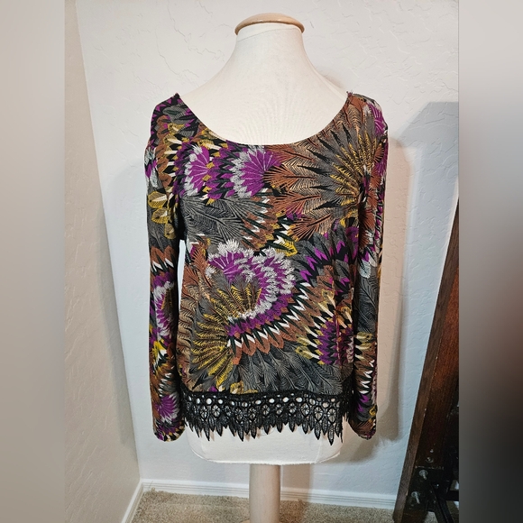 Multicolor Women's Top with Lace Hem - Picture 5 of 6